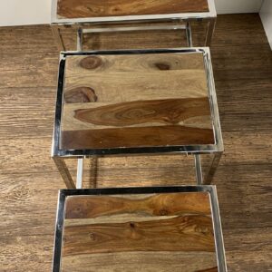 21' X 21' X 22' Mirrored Top And Chrome End Table