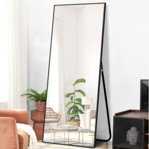 Interlocking Mirrored Curved Shapes with Beveled Edge